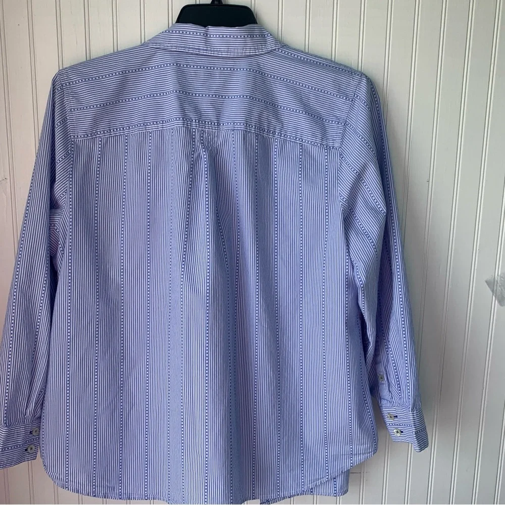 Talbots Ladies (2X) Collared, Button Up, Light Blue Striped Shirt - Picture 5 of 7